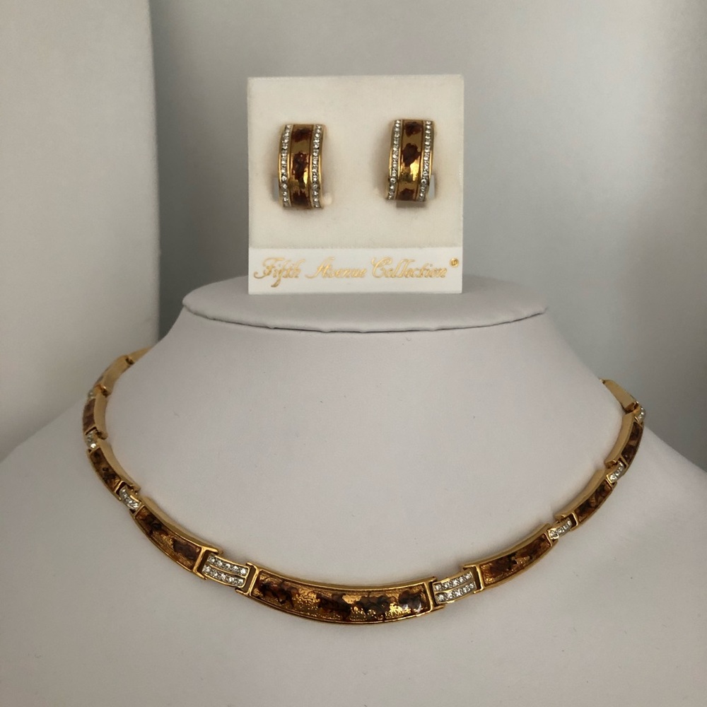 ☀️3/$25 NWT Set w/clip on earrings